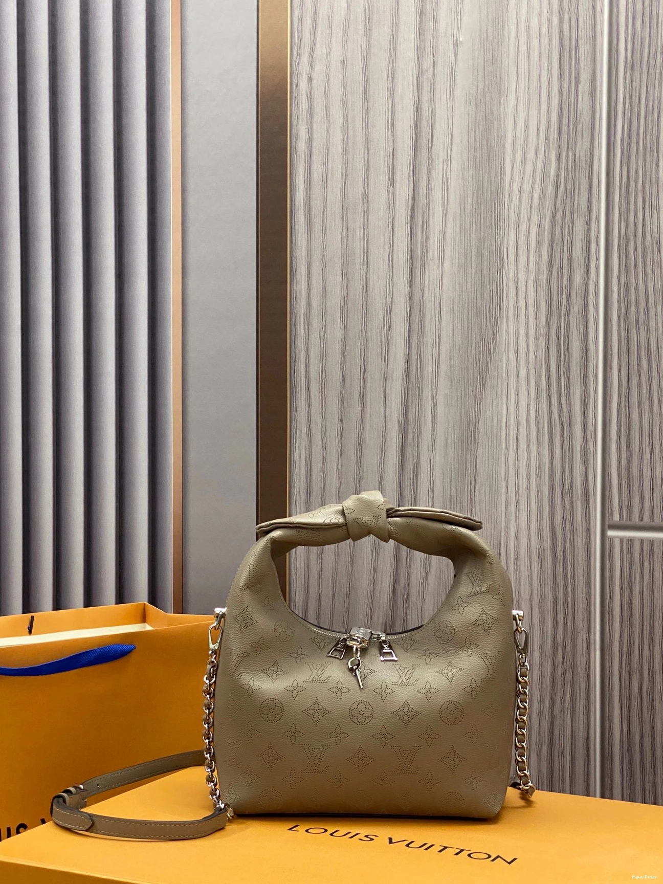 VUITTON WHY LOUIS PM KNOT 0727
